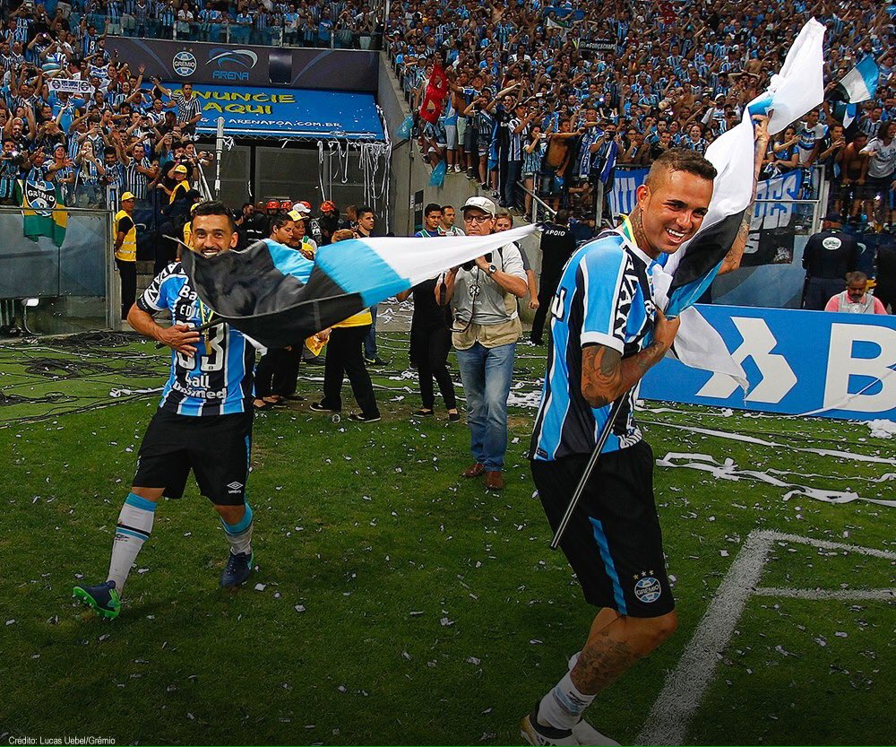 gremiodoamanha's tweet photo. VALSA DO CAMPEÃO / VALSA DO CUZÃO REBAIXADO https://t.co/YSkG70vQGa