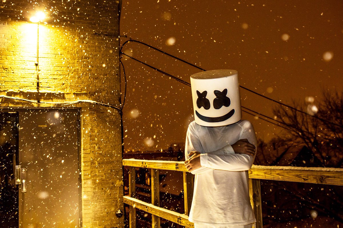 marshmello's tweet photo. Snow mello ☃️ https://t.co/fHed3yhrGT