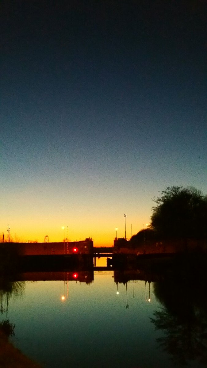 restdeoudesluis's tweet photo. Prachtige foto toegestuurd gekregen van "onze" sluis! https://t.co/8o5OWIihIN