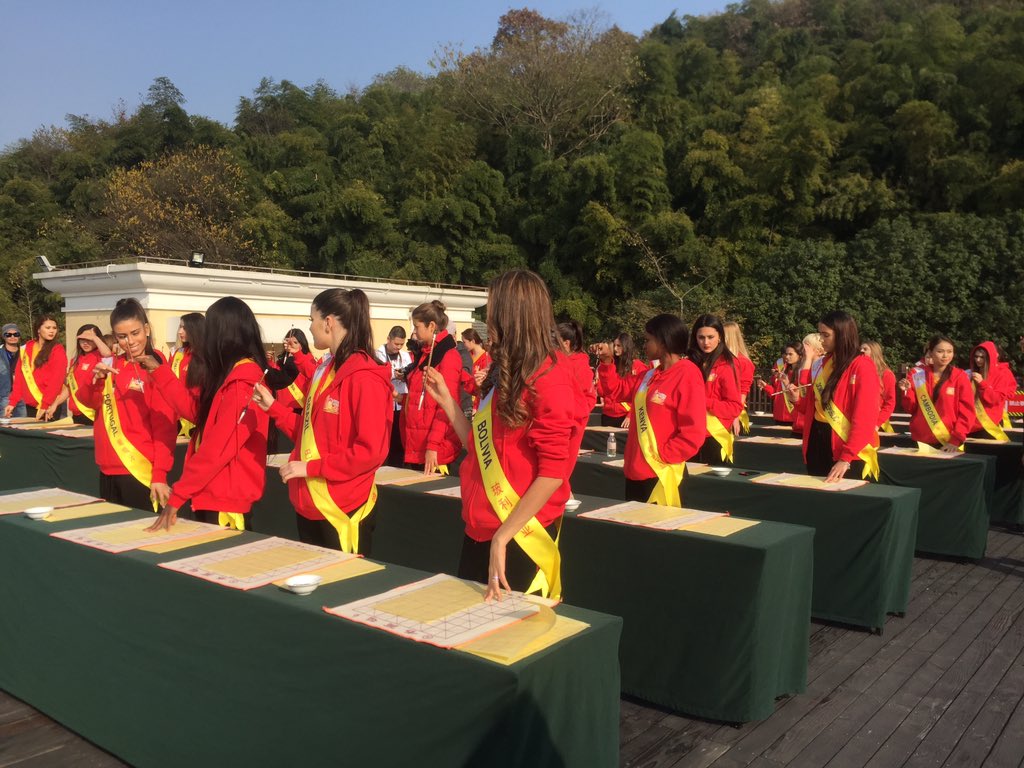 mtqtyi's tweet photo. Delegates experienced the Chinese traditional culture that they had a Calligraphy session ! https://t.co/ZZE2xDQtit