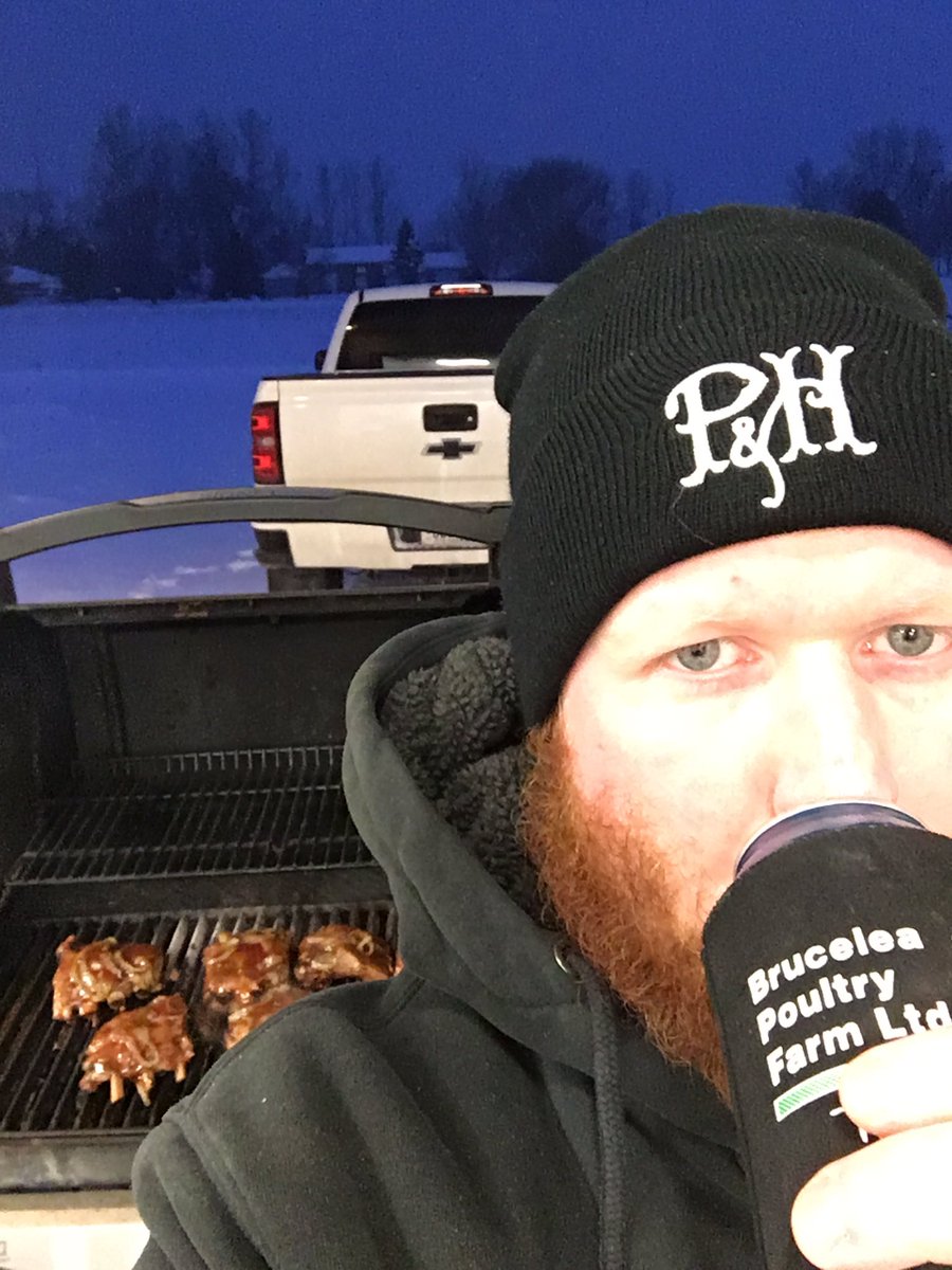 MdMcLean1's tweet photo. Can you tell I've been working on my snow tan? Rib nite to celebrate the storm that really isn't? #GingerWhite #GingerChristmas https://t.co/0saxtuJvQh