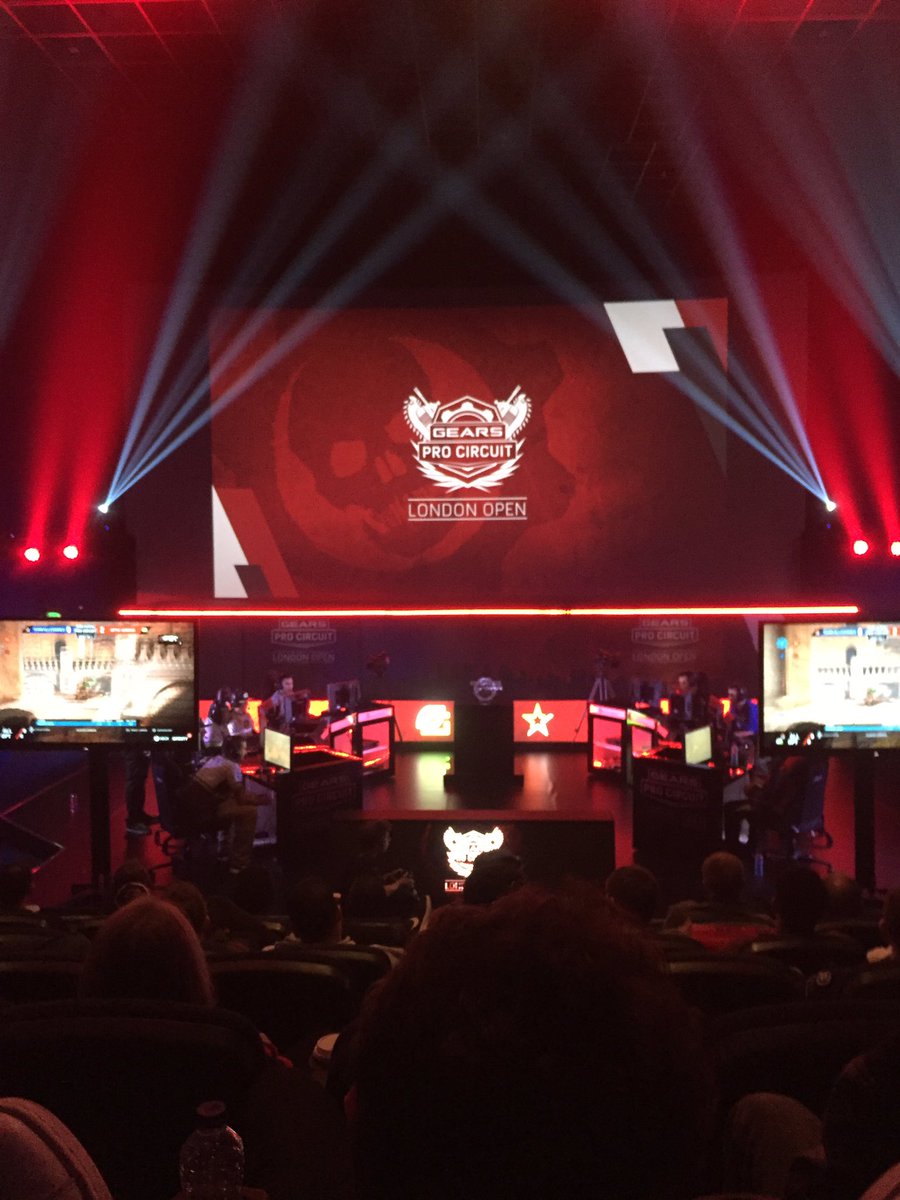 _Rawr93's tweet photo. @CogCouple @GuyBlazeLive @CaLL_Me_CEO @MadDogMalcs @eSportsGears #bestrow https://t.co/2gcw0fA0hl