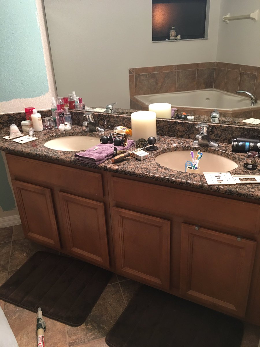 safarley_'s tweet photo. before and after of our bathroom 😍😭 #DoingTheMost #MoreChangesComingSoon #HomeMakeover https://t.co/QKV5tgc8QD