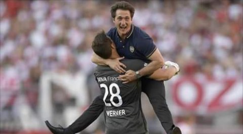 si_soy_bostero's tweet photo. Hermoso festejo entre Guille y werner. https://t.co/PCTbCxfQEv
