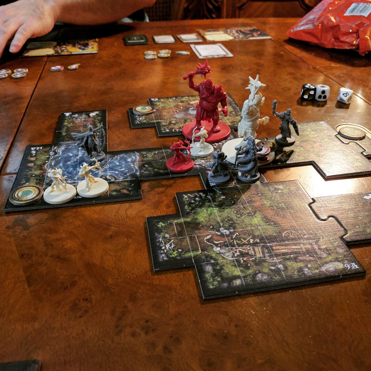 ElectroCereal's tweet photo. Today, in #Domingames, it's time to start the #Descent basic campaign. FINALLY! #Tabletop #Boardgame #Fantasy https://t.co/6URcD3z51L