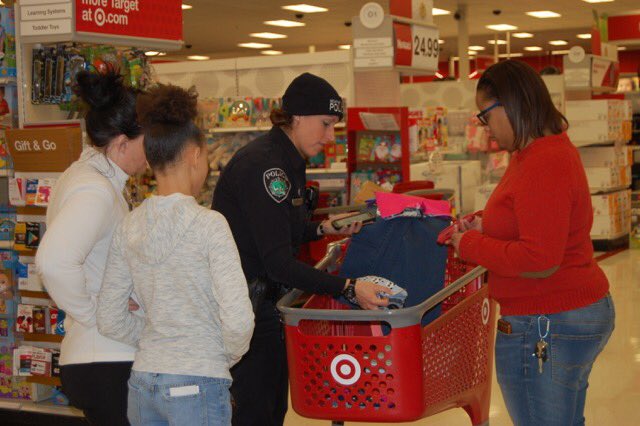 Lots of smiling faces at our T1103 Newport News #heroes&amp;helpers event.  Thank you VASP and NNPD!
