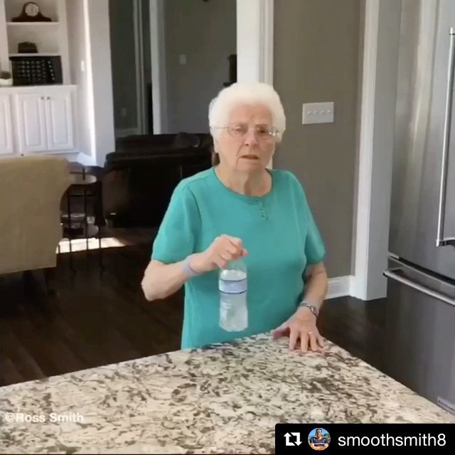 erick80467645's tweet photo. Grandma Flips Water Bottle Like A Boss #viral #topnews #newsofweek https://t.co/xZ3EpHCouH https://t.co/hP94Duqqat