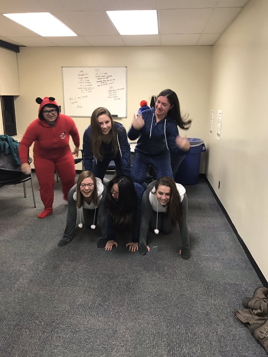 hanny_that's tweet photo. How to form a pyramid๐๐๐โค๏ธโค๏ธ๐๐๐๐๐๐ #secretsantaparty https://t.co/BKtxYviaCc