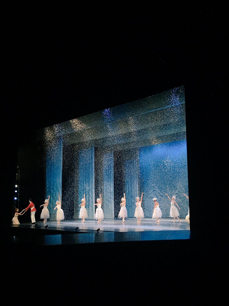 Violetworld's tweet image. 👯 Sunday outing to see the ballet 
#thenutcraker