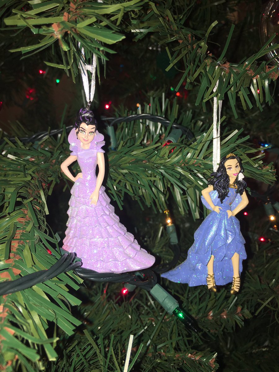 arieny13's tweet photo. love my Mal & Evie ornaments! ๐๐๐#JollyToTheCore #Descendants @SofiaCarson @DoveCameron https://t.co/ttZ4ilB08Z