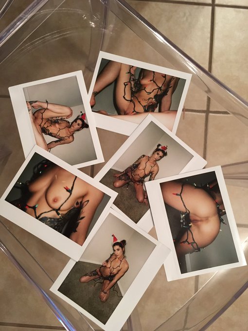 X-Mas Polaroid set! 1000 tokens offline! Go! Go! Go!🎄✨ https://t.co/zV7OqvL46X