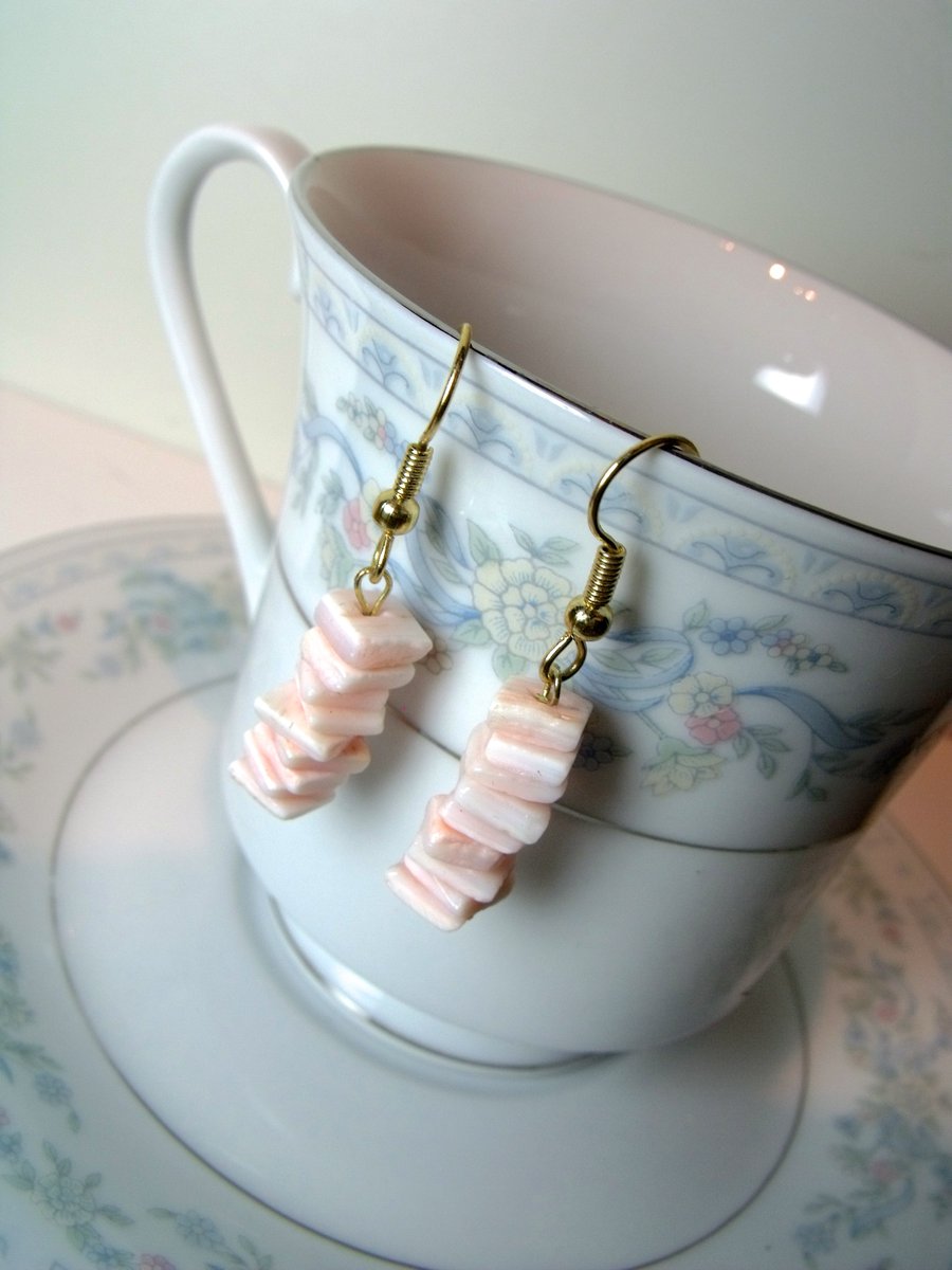 Charm_Eternal's tweet photo. Beautiful pastel pink shell earrings for sale now! #eternalcharmjewelry #etsy #etsychaching #EtsySeller #handmade #earrings #girlythings https://t.co/4KC9ogKLtx