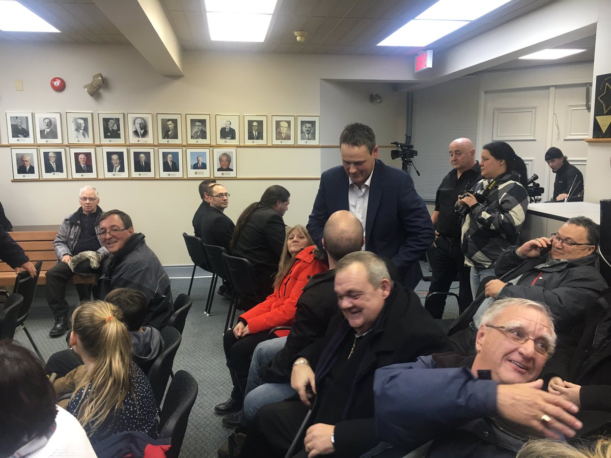 LeaBeauchesne's tweet photo. La population de Sainte-Anne-des-Monts a choisi Simon Deschênes comme maire #icigim https://t.co/At7ZkRZFBC