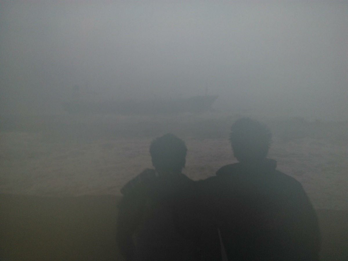 skycinemas's tweet photo. #Nilamcyclone Throwback ! 2012. Went Besant Nagar beach at 4pm 😂 Semma experience. But this #cyclonevardah seems Bigger. Avoid going out. https://t.co/HrVkidlh6y