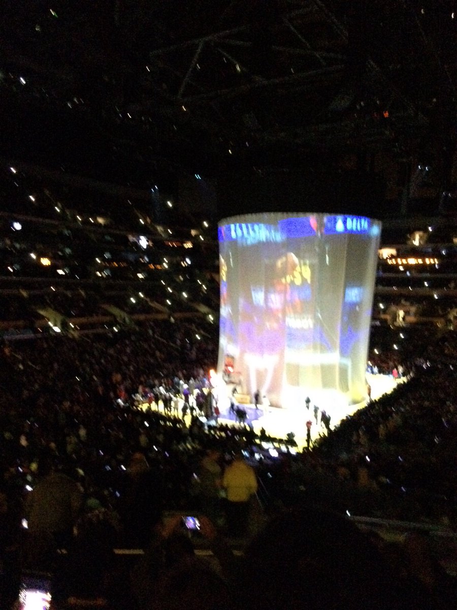 D1VERSITYENT's tweet photo. @Lakers game with @Diverse_Prod #turntup #purpnyellowforlifers #lakers #lariderz mad shouts out 2 #samespots for the hook up https://t.co/rLqFrYBCvN