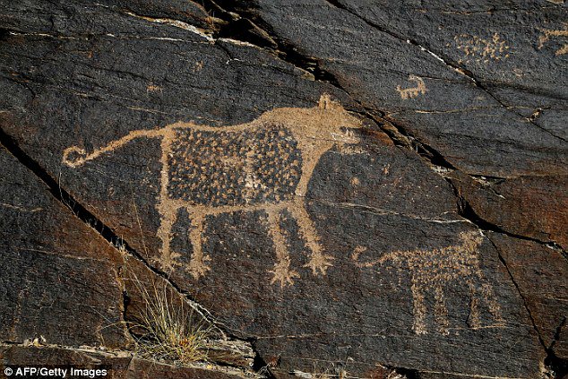 DailyMail's tweet image. Iranian archaeologist finds the 'oldest stone etchings in the world' dailym.ai/2hsaWYr