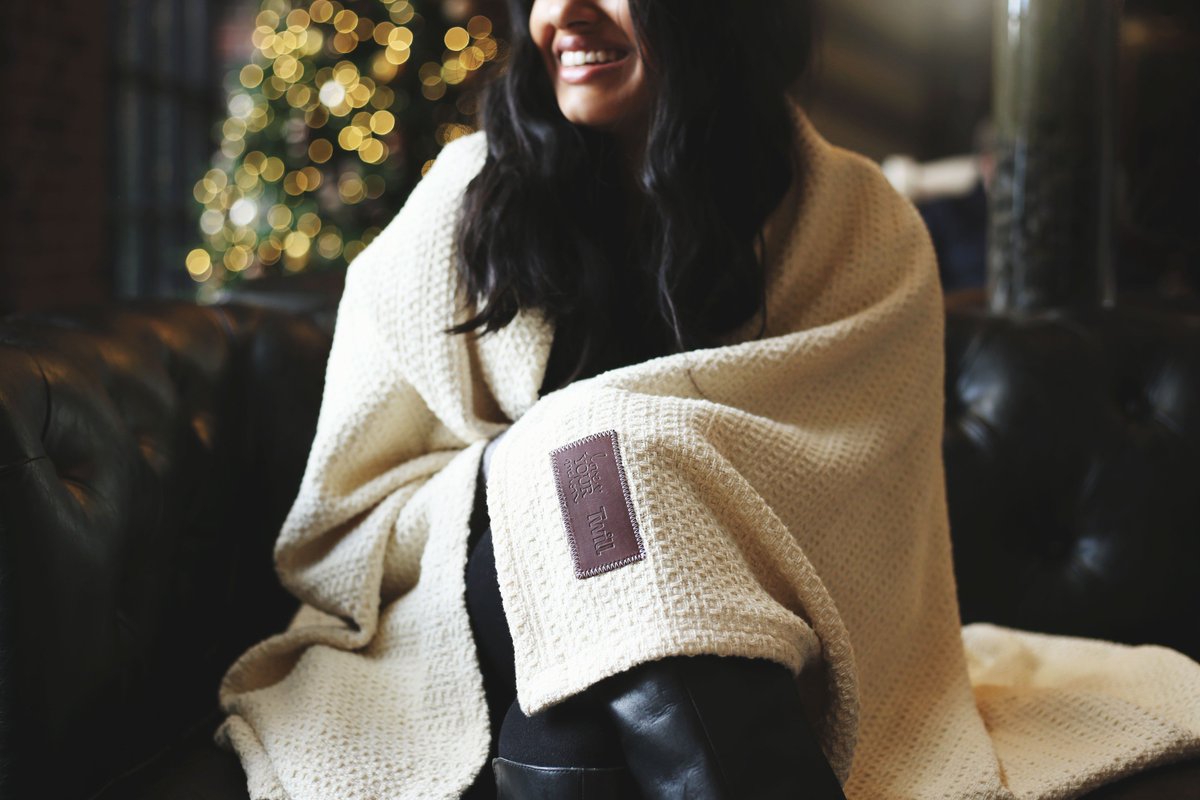 LoveYourMelon's tweet image. We love Mondays! Two exciting releases will be taking place tomorrow: 22 cuffed hat colors at 10AM and LYM + Twill Blankets at 6PM Central!