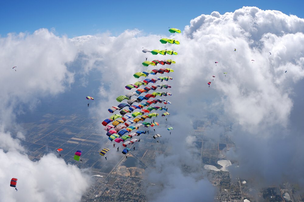 CentralView_'s tweet image. When the whole squad jump out✌🏻️