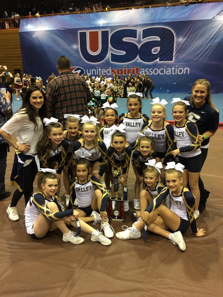 _ValleyCheer's tweet image. Congrats #glamgirls ! 2nd place today. You did awesome at your first competition of the season! @USAallstarChamp #valleycheer