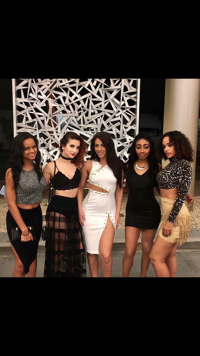 ktnspwhyp's tweet photo. San Diego nights👯👯🙏🏼 #fsix #SanDiego #lastnight https://t.co/zopRjeDTUW