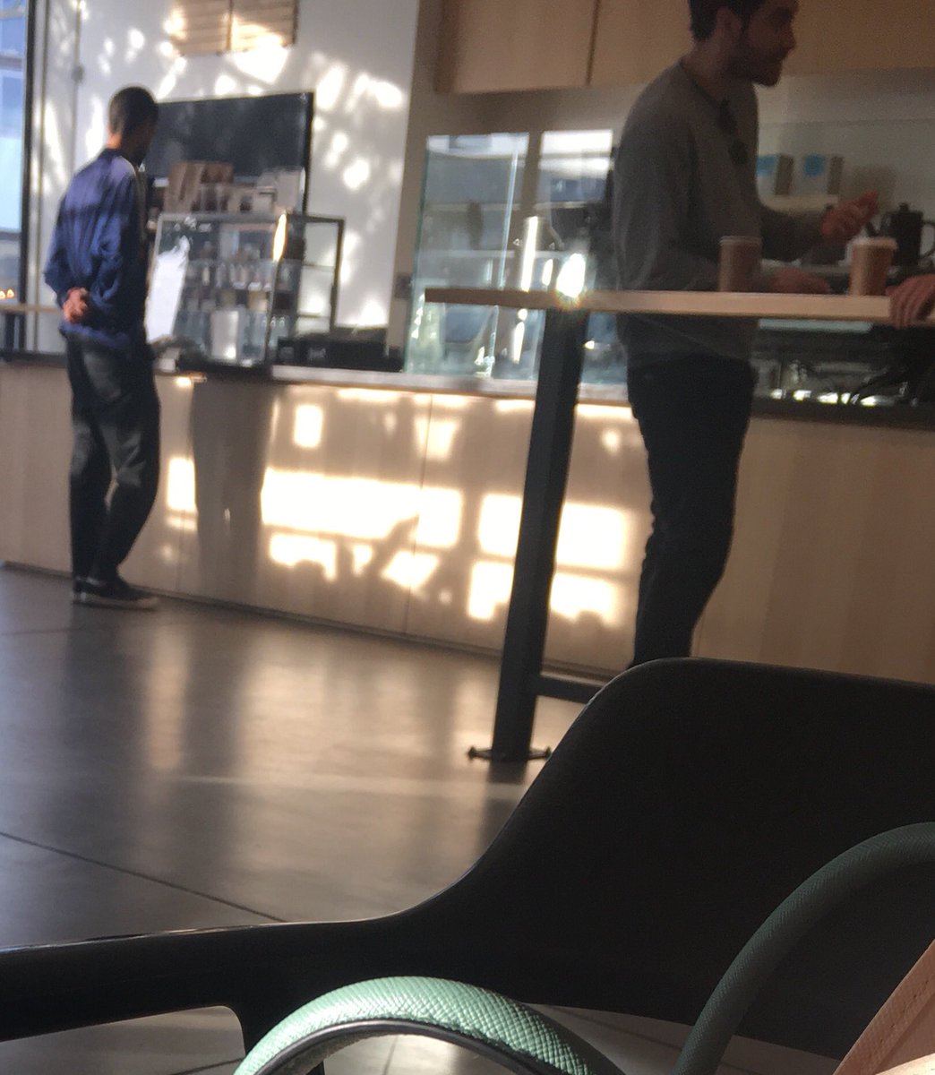 bellknitter's tweet photo. @GyllenhaalicsFF @bluebottleroast #morning #crush #coffee https://t.co/eeQzetJeBE