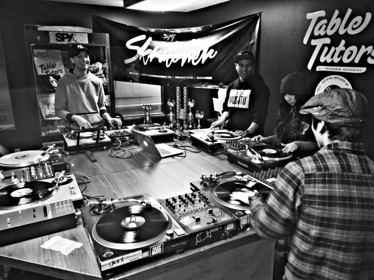 DMNDMentality's tweet photo. Had a dope time participating and shooting this class today w/ #TableTutors! Welcome the Dimemond platform and brand https://t.co/XNogjmOntA