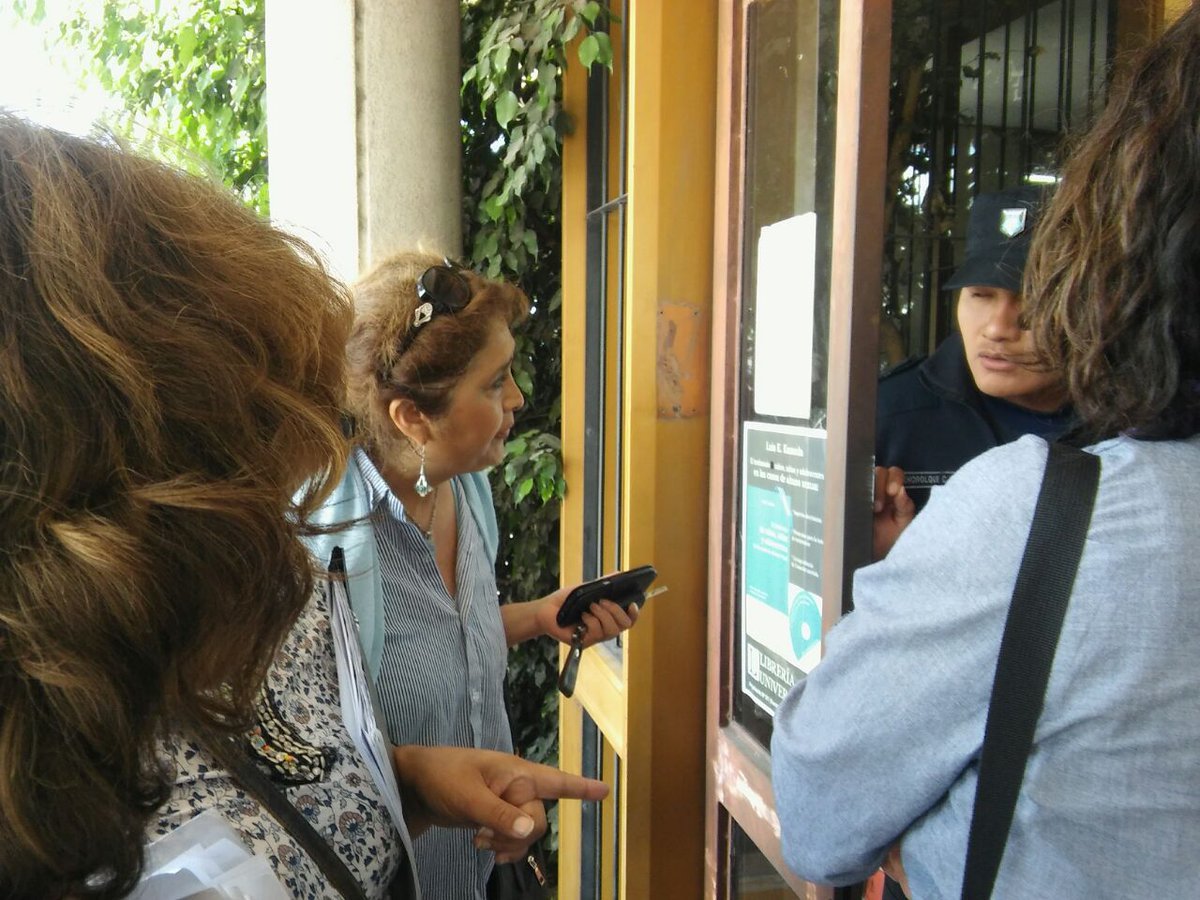 infonews's tweet photo. Grave: en Jujuy ningún juzgado recibe hábeas corpus por los presos torturados https://t.co/zAdu4EUY44 https://t.co/yDw2cjhmRR