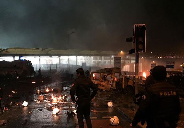 chinaorgcn's tweet image. [Video] #turkey mourns as bombs near stadium kill 38 on.china.cn/2gqBfJJ