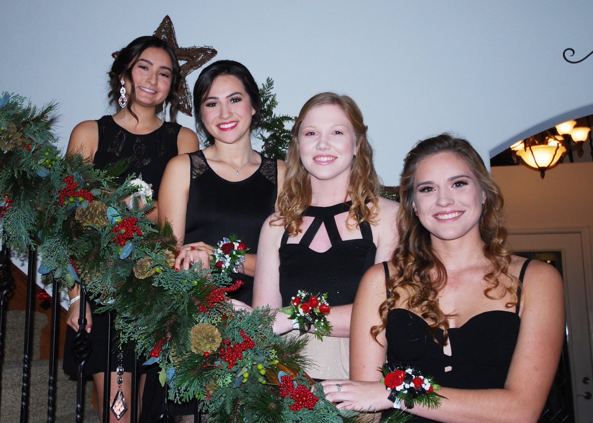 amandahawrysz's tweet photo. ❄️✨🌹#lastformal https://t.co/Ey8nxcabLx