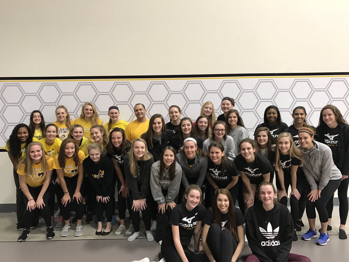 briankenney98's tweet photo. Had a blast today and cant thank you ladies and your coaches enough for braving the snow to have some fun and learn  @stingvb1988  #getrdone https://t.co/4PH6OEkYEZ