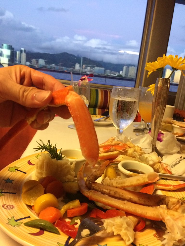 harujourney's tweet photo. カニカニしてます
もうお腹いっぱい笑 https://t.co/zl2rZ93Kes