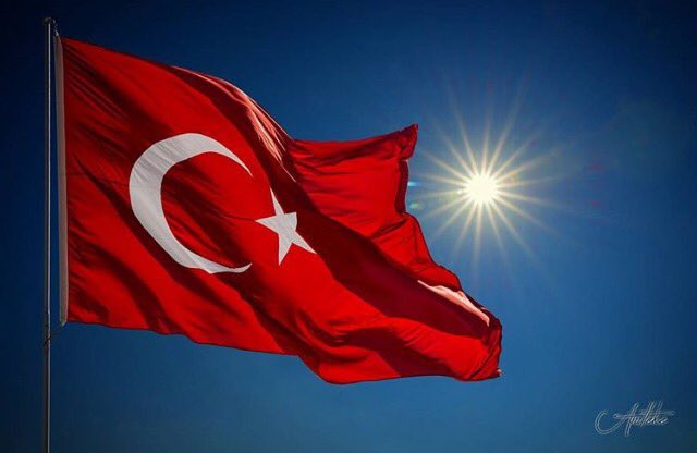 Bu bayrak altında teröre onların kalleş şerefsiz destekçilerine bu toprakları dar edeceğiz.
#polisimyanindayim #79MilyonTekYüreğiz