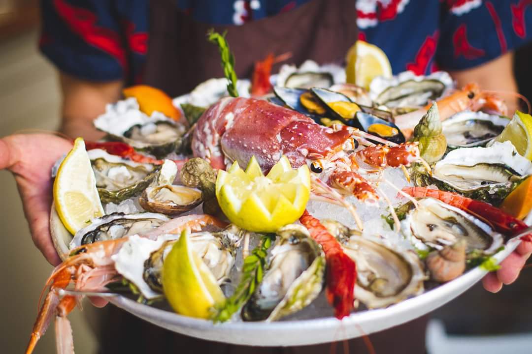 Brest_oyster's tweet photo. Lunedì riposiamo. Da martedì a domenica  dalle 12.00 alle 14.30 dalle 16.00 alle 22.30 #Verona #oysters #champagne #petitrestaurant https://t.co/PlTziAN4Gx