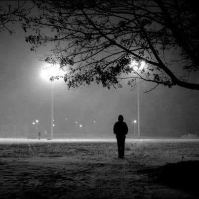 أيها الشتاء تأخر قليلاً ..
فمعطف قلبى معه و هو لم يأتى بعد .

#نبض_العراق
#قروب_همس_للرتويت
#العشاق_للتبادل
#كروب_حروف_راقيه

#العمده ...♧