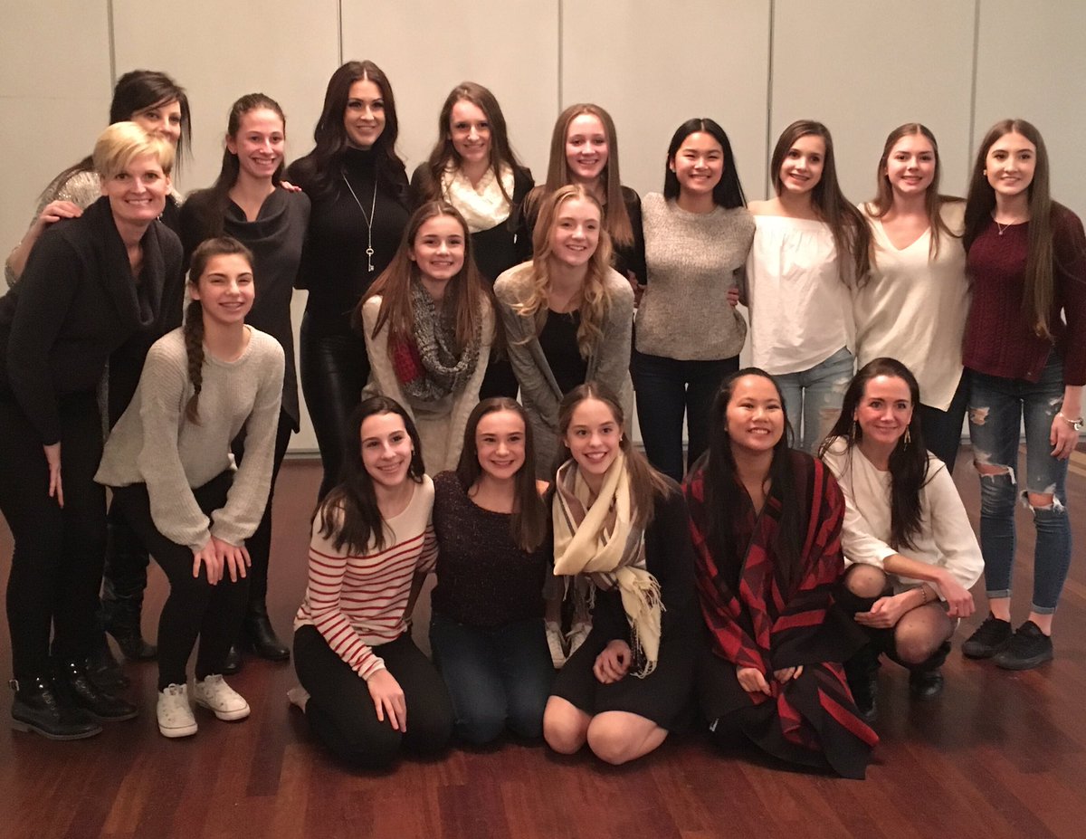 GLSdance's tweet photo. All smiles! #preadvanced #glsholidayparty https://t.co/U0bDN9M48d
