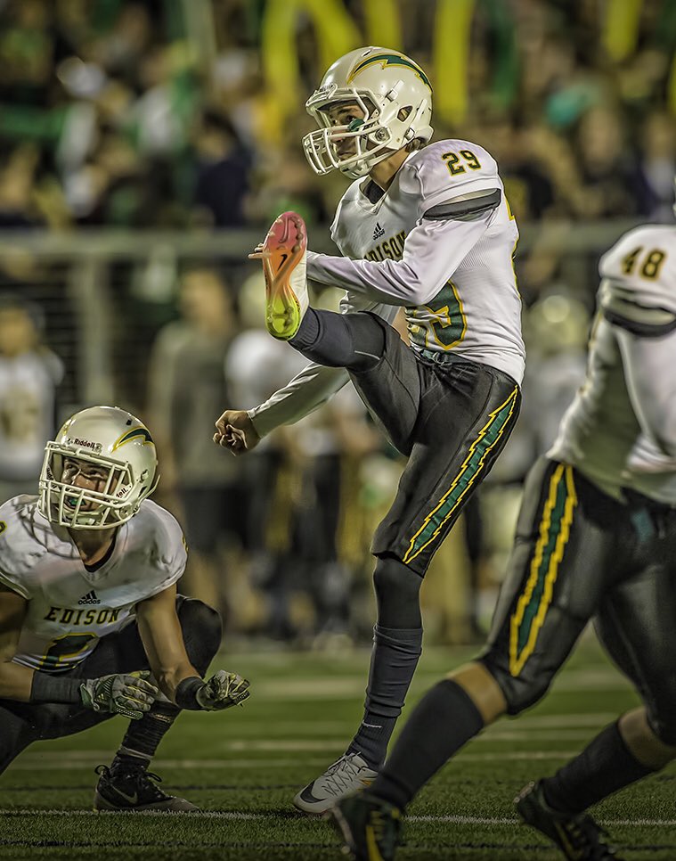 terrancejack's tweet photo. #2016 #allsunsetleague #edisonchargersfootball #allleague #cifchampions #ssa13 #terryjackphotograhy #surfcityactionphotos @terrancejack https://t.co/moyG8pm5w0