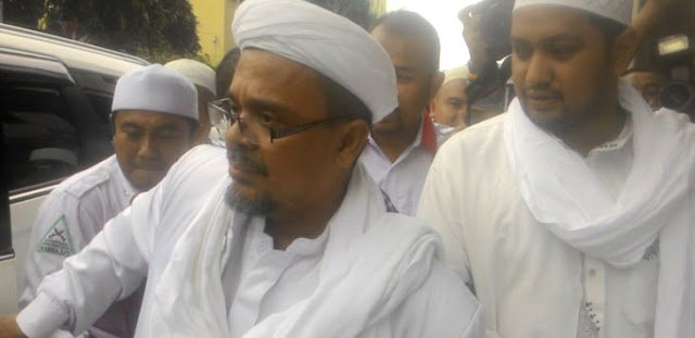 geloraco's tweet photo. FPI: Ada yang Ingin Menghabisi Habib Rizieq
 https://t.co/y7OP7oboRa https://t.co/ecf5dV9wSQ
