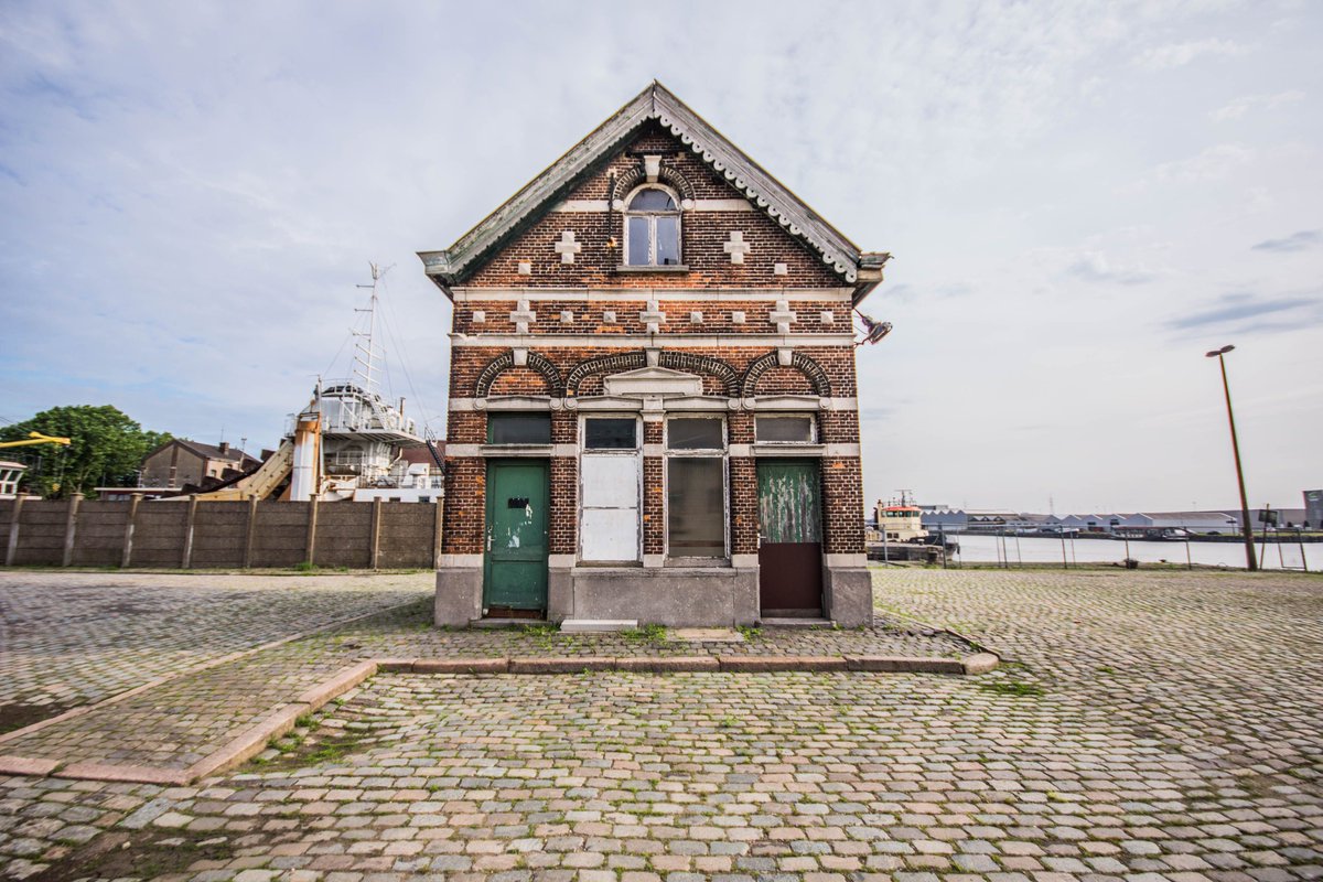 Het eenzaam havenhuisje | Bestel deze exclusieve print op stadsmus.be | #stadsmus #antwerpen #fineart #print #haven #kerstcadeau