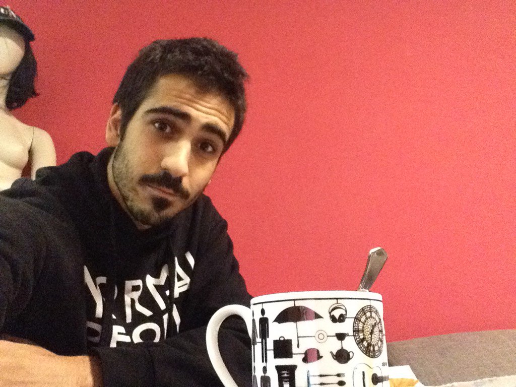 ManuLackluster's tweet photo. Hace mucho frío en #Barcelona como para coger la #bici o al #pelicano e ir a clase. Pero vamos a BAILAR ! https://t.co/CViFJsNIb0