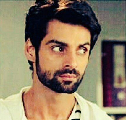 Anky_9686's tweet photo. I vote for @karan009wahi for #kahanihumari 😍
@RajBaddhan @SabrasRadio @BizAsia https://t.co/Ajp1RfzLCw