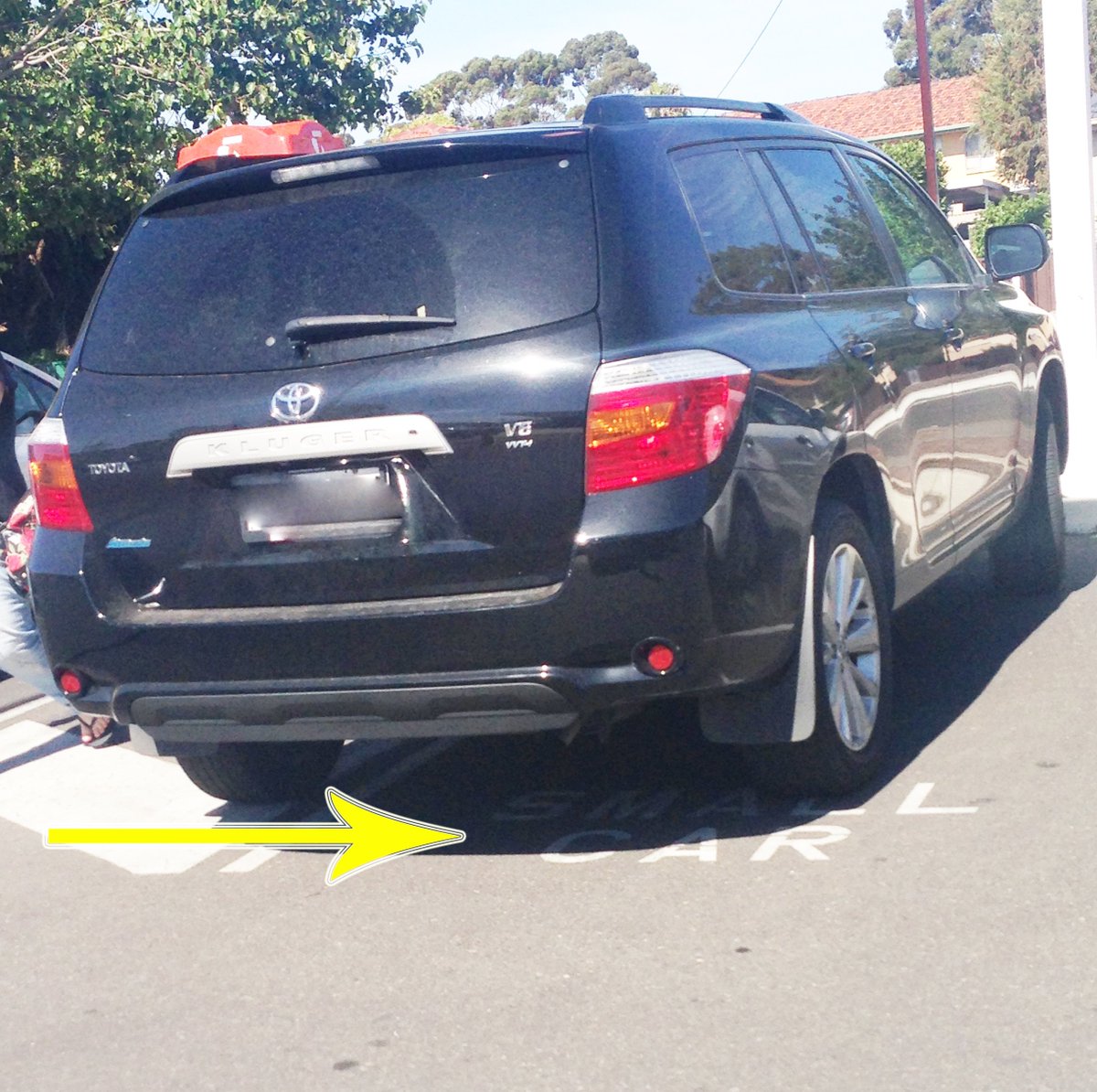 RAAofSA's tweet photo. Carparks are crazy this time of year so take care and be patient #bingles #busyshoppers #parkingrage https://t.co/jizMMg5IAu https://t.co/rMmJ6DQKJK