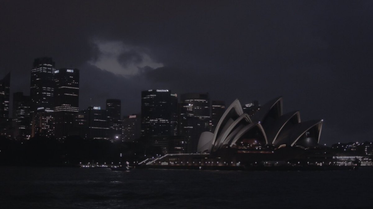 stevedavies69's tweet photo. Less opera more #stoneroses playing here in #Sydney tonight https://t.co/d2PEHzYJLt
