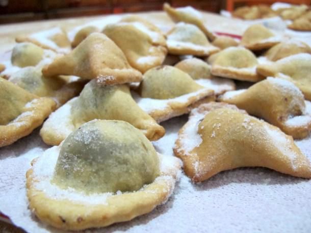 YourAbruzzo's tweet photo. #Tarallucci #scrippelle o #caggionetti: qual è il vostro #dolce #natalizio #abruzzese preferito?
#Abruzzo #turismo #tastyabruzzo https://t.co/LteHxmlFgp