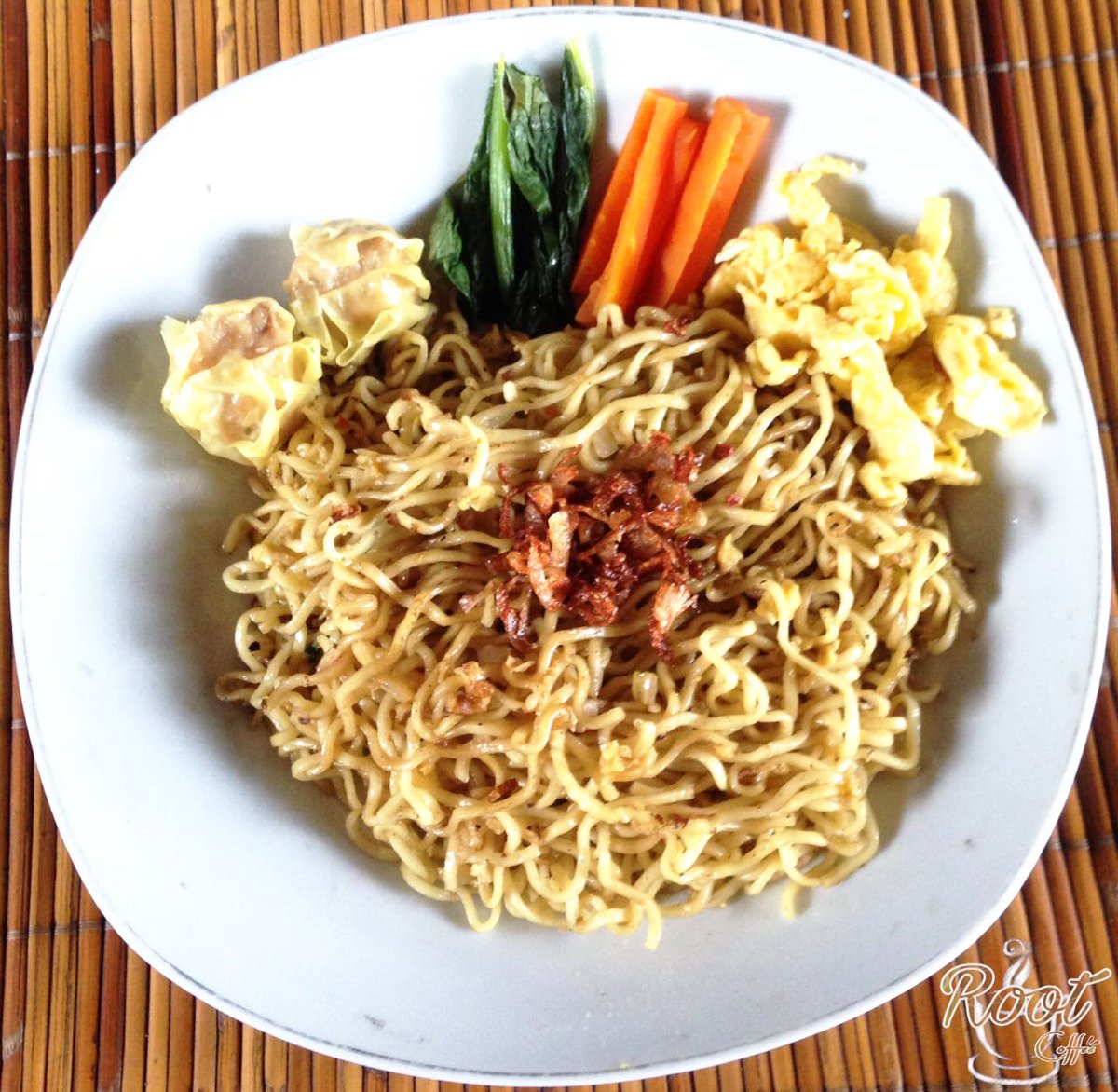RooTcoffee's tweet photo. Cobain mie Keker nya..yg ini buat km yg ga suka pedas,yuk Jln.Manunggal kebonsari no.21sby https://t.co/zPimemmZib