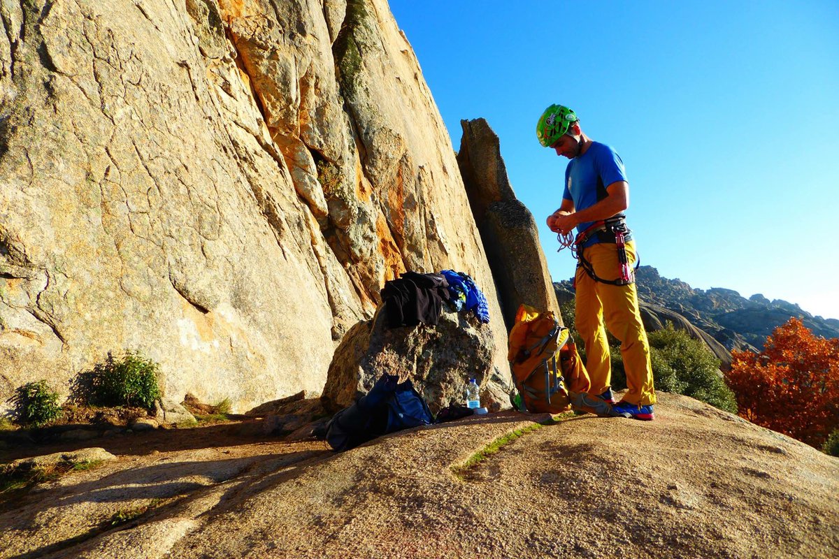 Estrenando mis zapatillas Hike GTX RR de  <a href="/Zamberlan1929/">Zamberlan</a>  durante la aproximación a vías de escalada en la Pedriza #zamberlan #mountaingroup