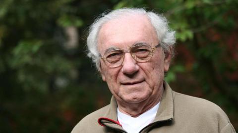 Tarfiehplus's tweet image. وفاة المفكر السوري #صادق_جلال العظم في #ألمانيا بعد صراع مع المرض akhbaralaan.net/entertainment/…