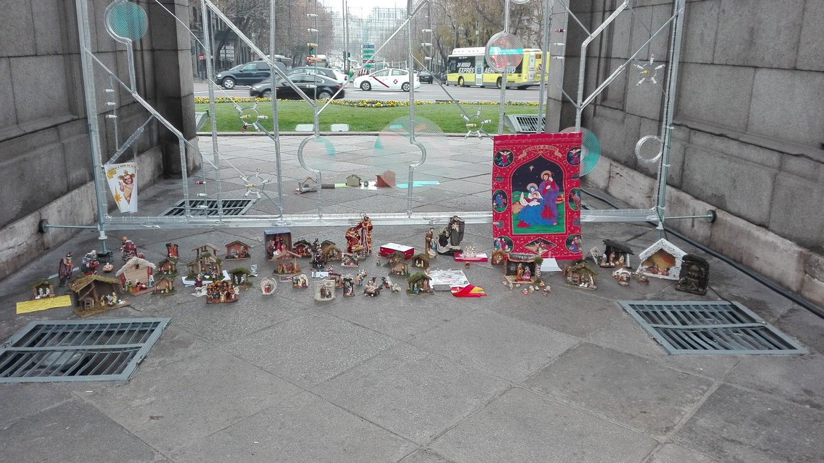 IldeCorella's tweet photo. #belenesPuertadeAlcala  La Navidad se abre paso. https://t.co/cRGCAX9OKU