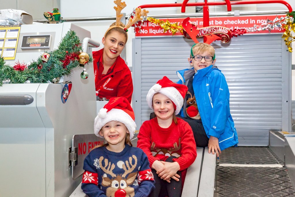 manairport's tweet image. We had a great time with @jet2tweets and @DayofSunshine1 on Sunday waving the children off on their flight to ‘Search for Santa’ 🎅🎄