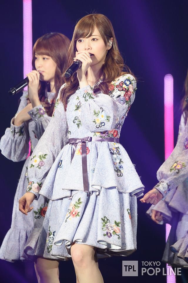 女性アイドル衣装画像さんはtwitterを使っています 東京ガールズコレクション16 乃木坂46 シンプルな衣装 にも見えますが よく見るとベースとなっているのは薄紫色のレース生地 画像3枚目参照 で かなり手の込んだ造りのようです 細やかで繊細な花や蝶々の刺繍が