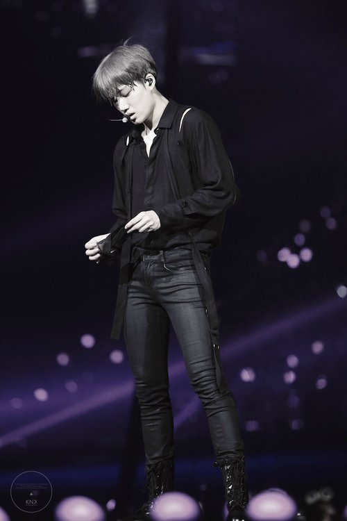 kimjipics's tweet photo. artificial love. https://t.co/1FuNcrszsK